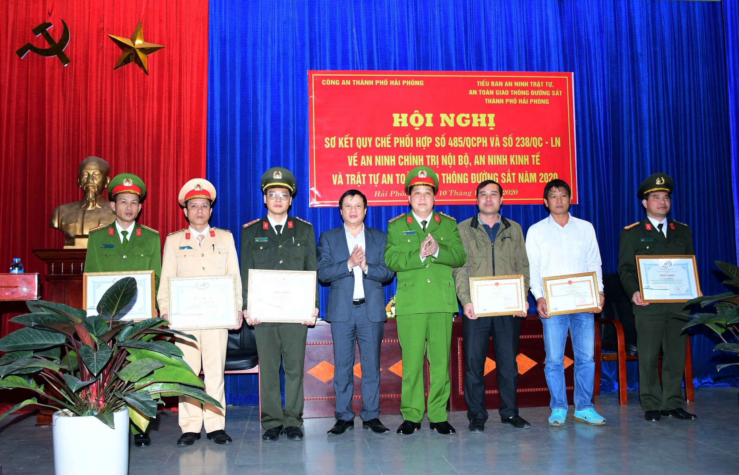 Sơ kết công tác thực hiện các quy chế phối hợp bảo vệ an toàn giao thông đường sắt năm 2020